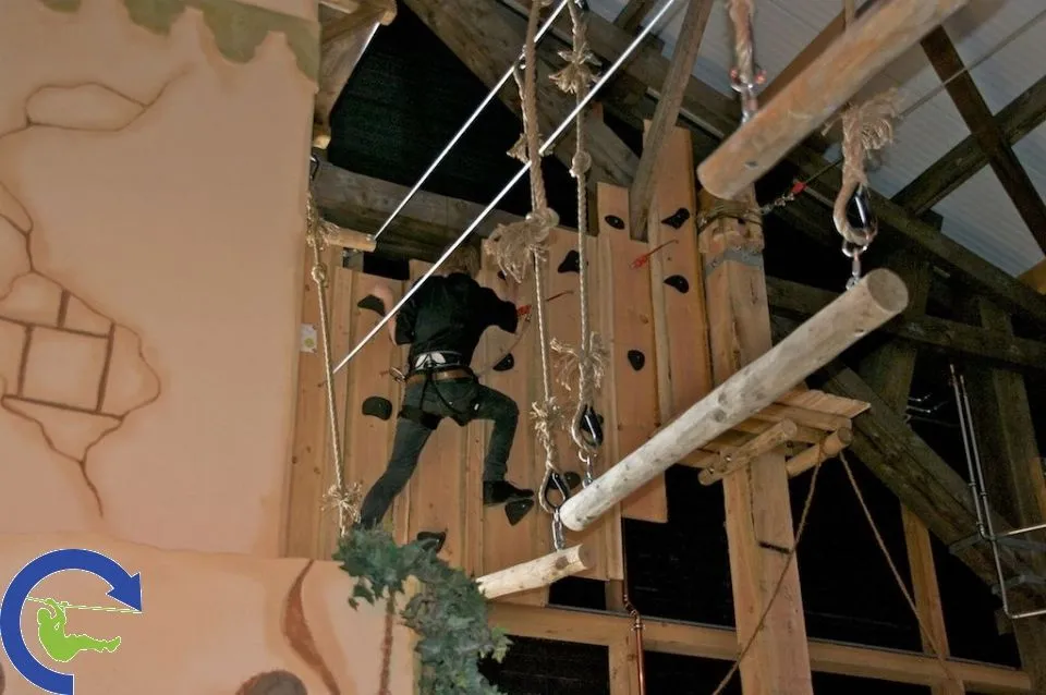 indoor_4.jpg