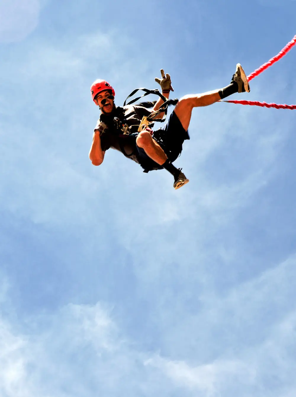 FlightLine Freifallgerät Installation an einem Abenteuerturm