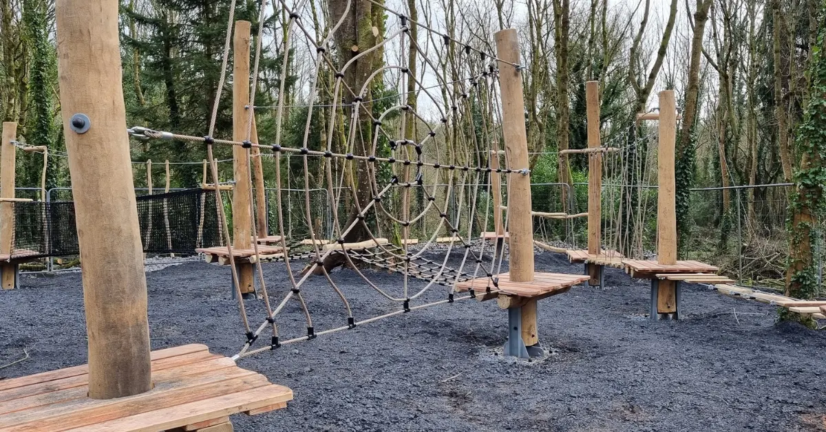 Are you choosing between high ropes vs low ropes courses? Understand risk profiles, staffing, and throughput to make the right choice for your park.